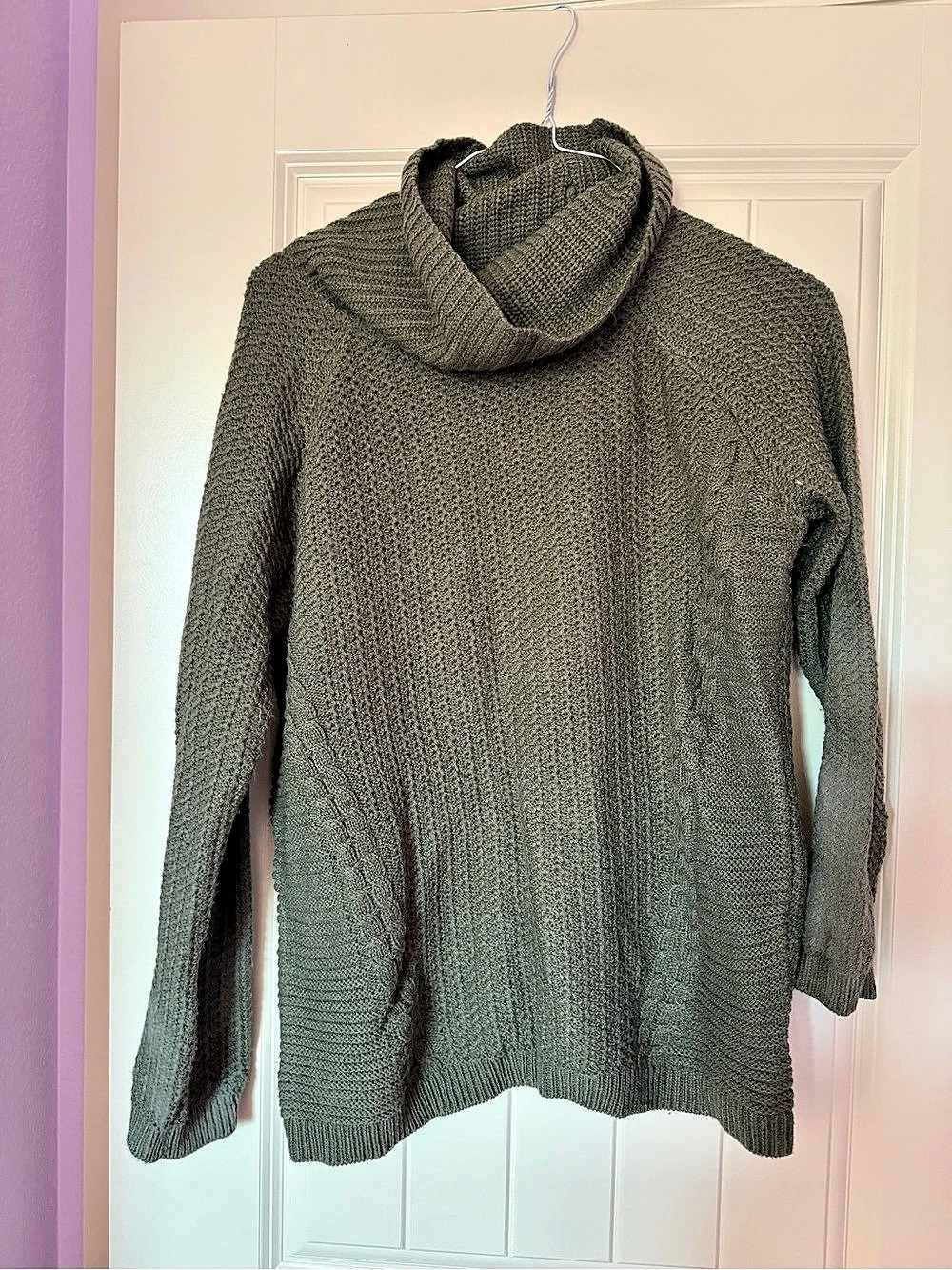 PINQUE Cowl Neck Knit Sweater in Green Like New